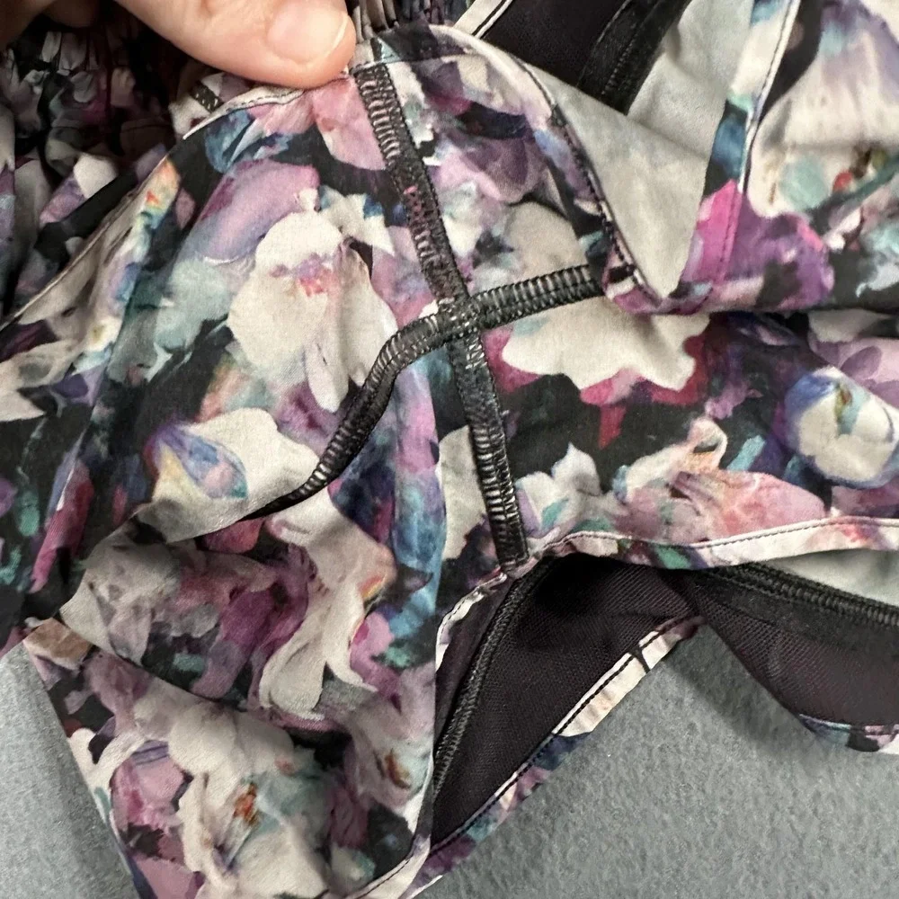 Lululemon Shorts Womens 4 Purple Black Floral Hotty‎ Hot Short 2.5 Lined Mesh
